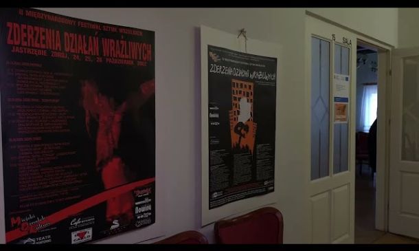 Wystawa festiwalowa to przestrzeń zatrzymania i refleksji. Zobacz fragmenty eks…